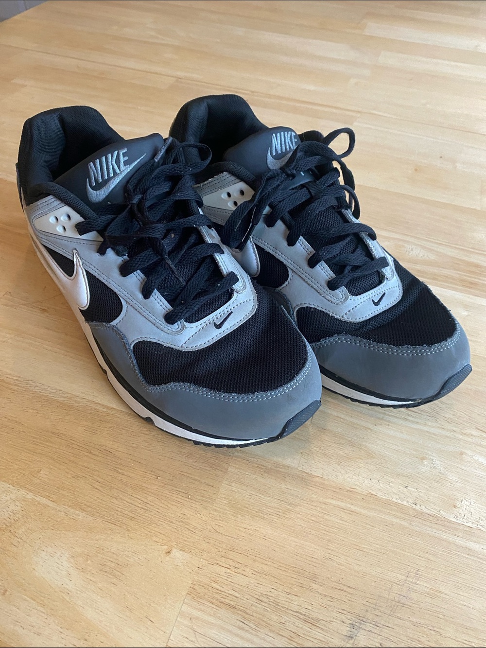 Nike Black and Gray Men's Retro Running Sneakers